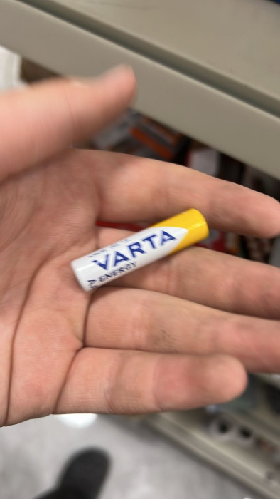 Батарейка Varta, желтая